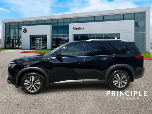 Used 2024 Nissan Pathfinder SL FWD image 6