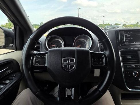 Used 2019 Dodge Grand Caravan SXT image 15