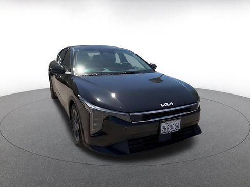 Used 2025 Kia K4 FWD image 3