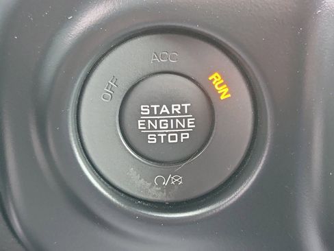 Used 2022 Jeep Gladiator Sport image 12