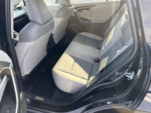 Used 2023 Toyota RAV4 XLE Premium image 7