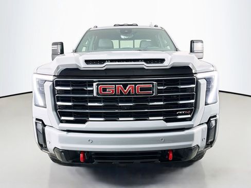 Used 2024 GMC Sierra 2500 AT4 w/ Technology Package AWD/4WD image 3