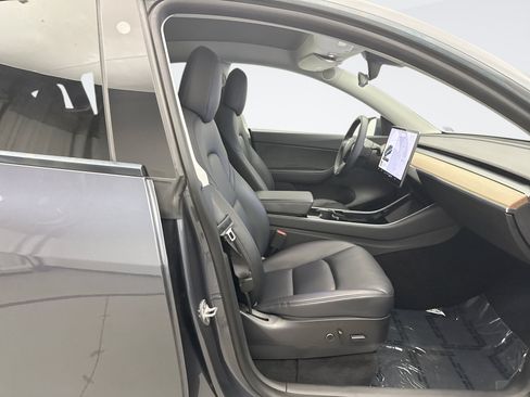 Used 2021 Tesla Model Y Long Range AWD/4WD image 17