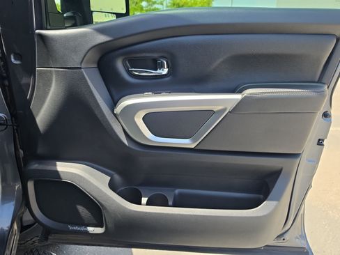 Used 2016 Nissan Titan SL AWD/4WD image 25