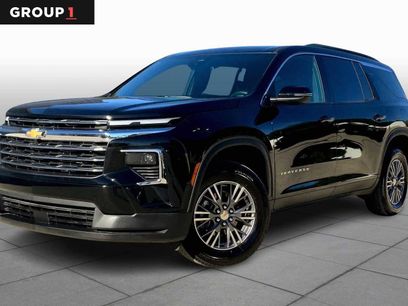 Used 2025 Chevrolet Traverse LT