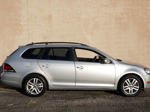 Used 2010 Volkswagen Jetta TDI FWD image 25
