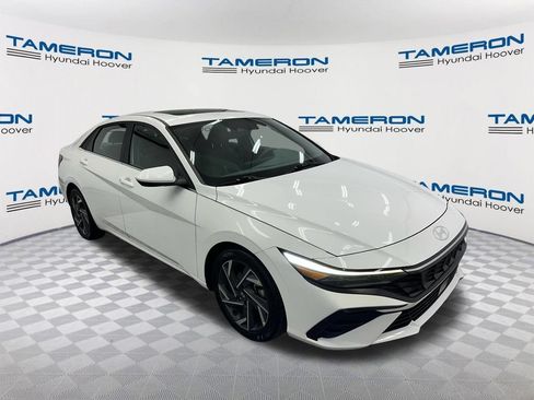 Used 2025 Hyundai Elantra SEL FWD image 7
