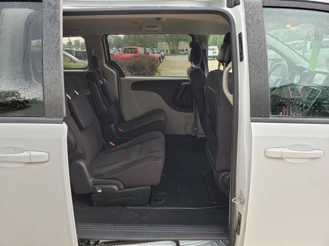 Used 2018 Dodge Grand Caravan SE w/ UConnect Hands-Free Group FWD image 16