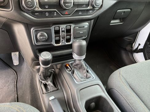 Used 2025 Jeep Wrangler Unlimited Sport AWD/4WD image 40