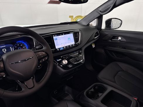 New 2026 Chrysler Pacifica Select w/ S Appearance Package image 24
