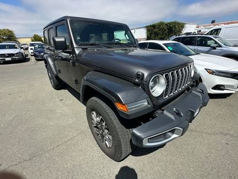 Used 2025 Jeep Wrangler Unlimited Sahara AWD/4WD image 2