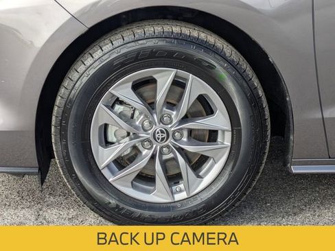 Used 2024 Toyota Sienna LE image 13