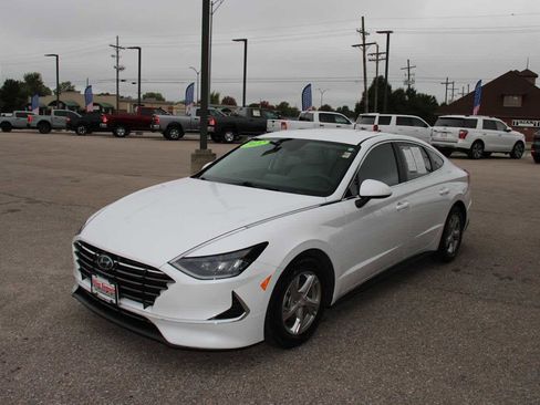 Used 2022 Hyundai Sonata SE w/ Preferred Accessory Package image 5