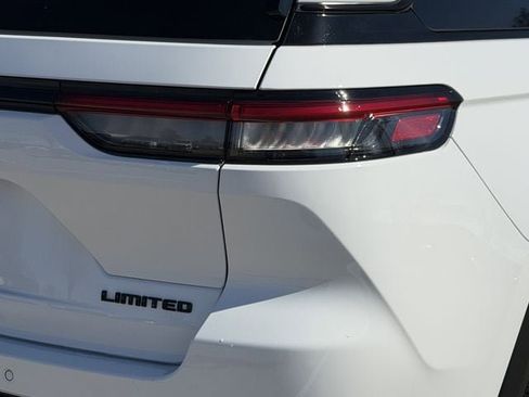 Used 2025 Jeep Grand Cherokee Limited w/ Black Appearance Package image 7