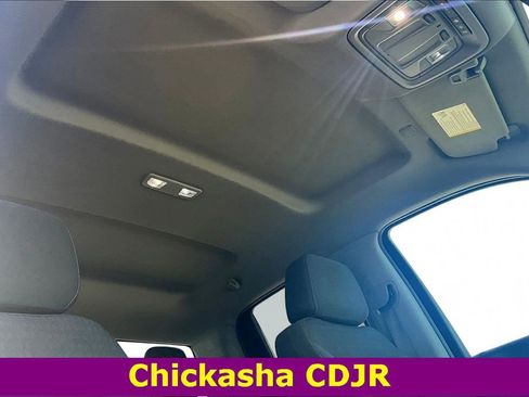 Used 2022 GMC Sierra 1500 SLE image 28