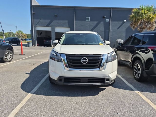 Certified 2025 Nissan Pathfinder SV FWD image 2