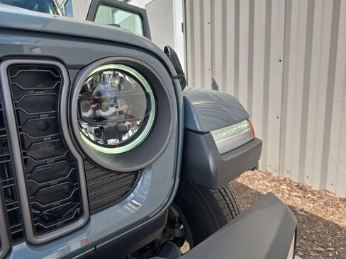 New 2026 Jeep Gladiator Sport AWD/4WD image 32