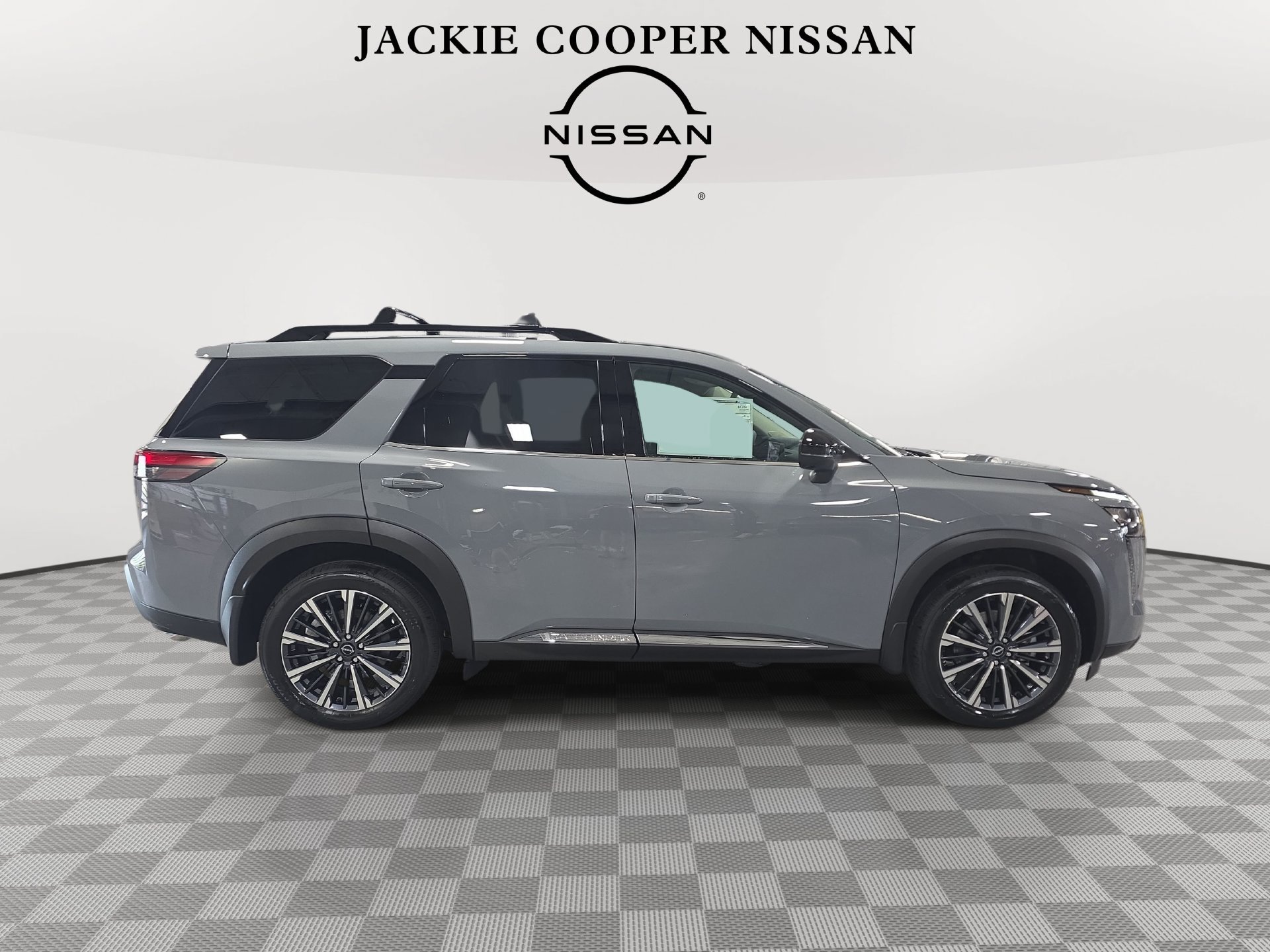 New 2026 Nissan Pathfinder Platinum FWD image 4