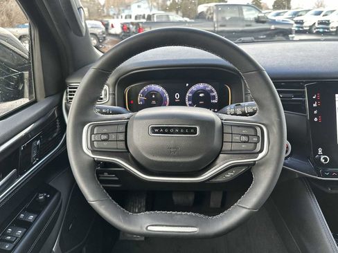 Used 2023 Jeep Wagoneer 4WD image 11