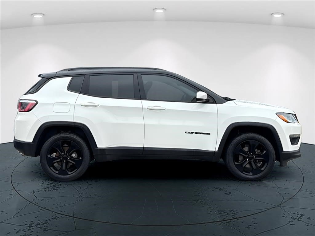 Used 2018 Jeep Compass Latitude w/ Popular Equipment Group AWD/4WD image 2