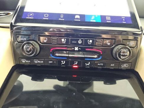 Certified 2024 Jeep Grand Cherokee Limited w/ Luxury Tech Group II image 25