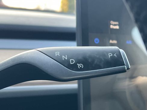 Used 2021 Tesla Model Y Standard Range image 27