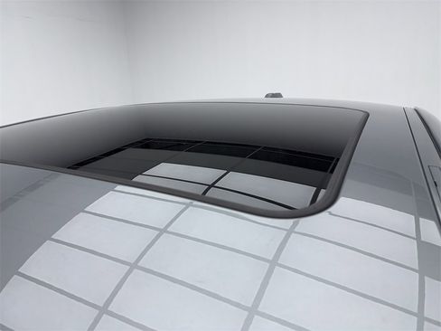 Used 2025 BMW 330i Sedan image 9