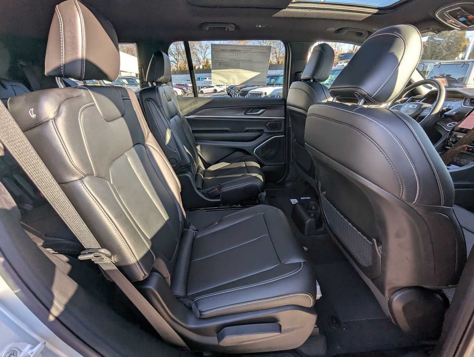 New 2025 Jeep Grand Cherokee L Limited w/ Black Appearance Package AWD/4WD image 22