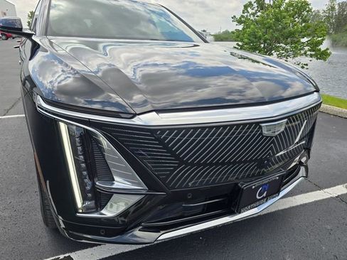 Used 2024 Cadillac Lyriq Luxury w/ LPO, Floor Liner Package AWD/4WD image 17