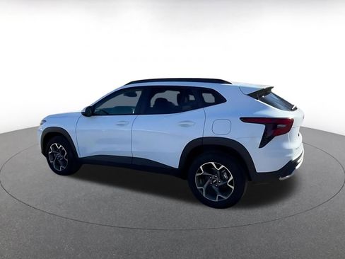 Used 2025 Chevrolet Trax LT image 10