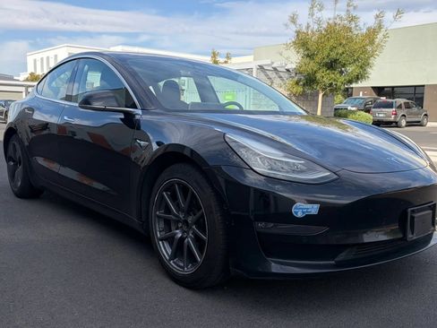 Used 2018 Tesla Model 3 Long Range RWD image 7