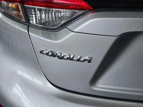 Used 2024 Toyota Corolla LE FWD image 13
