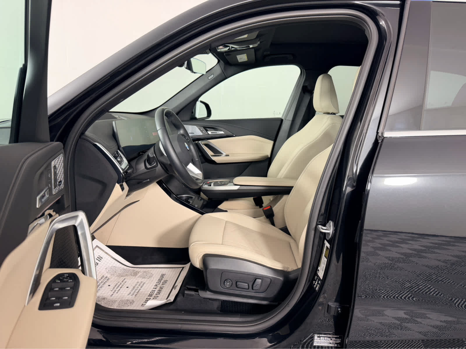 Used 2025 BMW X1 xDrive28i w/ Premium Package AWD/4WD image 9