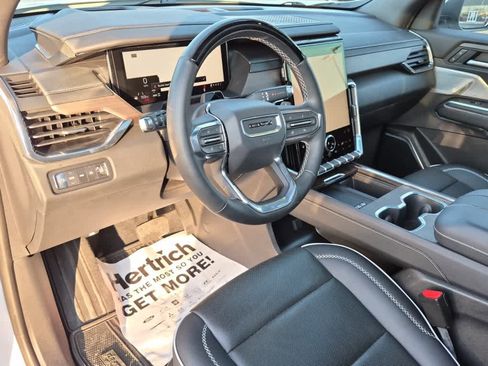 Used 2025 GMC Acadia Denali w/ Super Cruise Package image 13