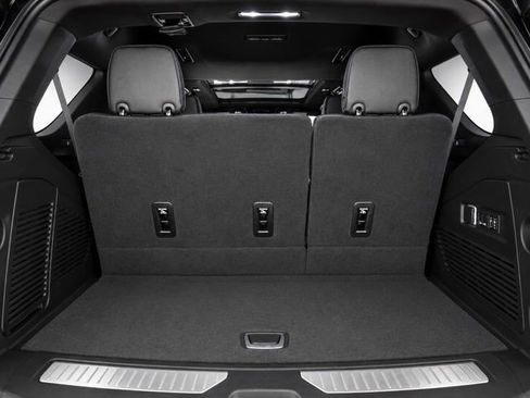 Used 2026 GMC Yukon Denali w/ Sun & Power Step Package AWD/4WD image 9