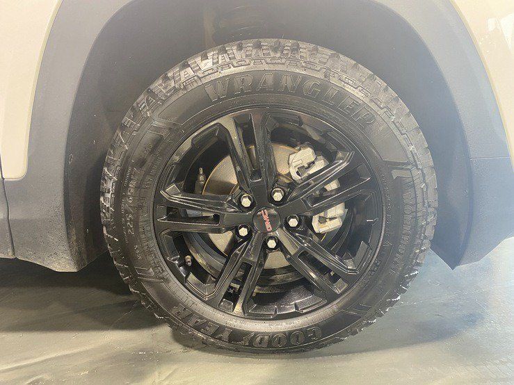 Used 2022 GMC Terrain AT4 w/ Infotainment Package II AWD/4WD image 9
