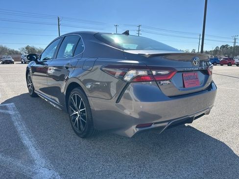 Used 2024 Toyota Camry SE image 5