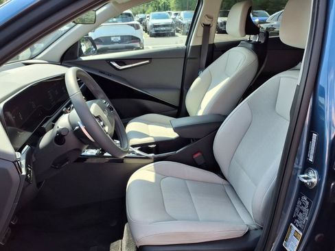 Used 2025 Kia Niro EX Touring FWD image 16