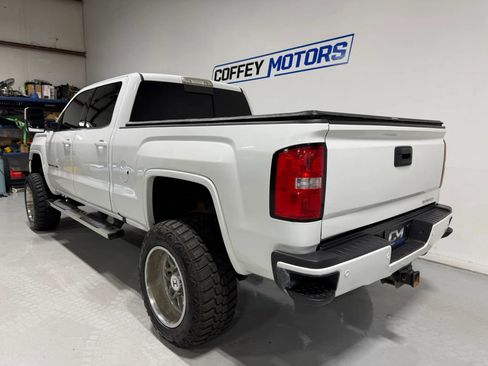 Used 2017 GMC Sierra 2500 Denali w/ Duramax Plus Package AWD/4WD image 4