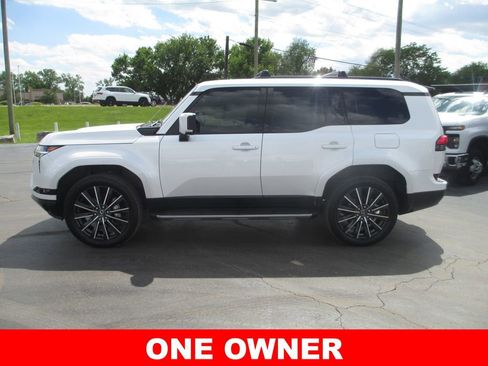Used 2024 Lexus GX 550 w/ Accessory Package (2T) AWD/4WD image 10