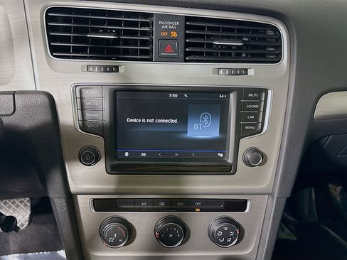 Used 2017 Volkswagen Golf S image 18