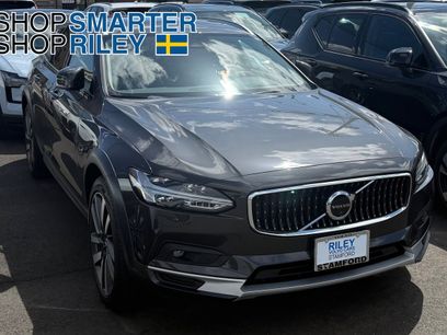 New 2025 Volvo V90 B6 Cross Country Ultra w/ Protection Package Premier