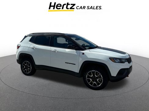 Used 2025 Jeep Compass Trailhawk image 1
