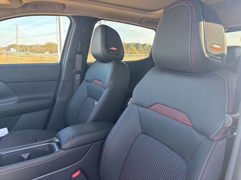 New 2026 Nissan Kicks SR w/ SR Premium Package image 9