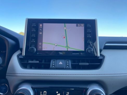 Used 2020 Toyota RAV4 Limited image 5