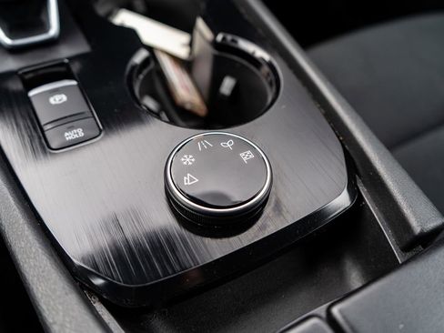 Used 2023 Nissan Rogue S image 27