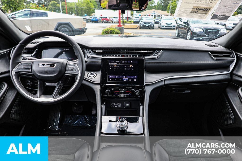 Used 2025 Jeep Grand Cherokee Altitude AWD/4WD image 29