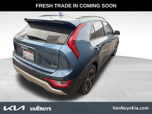 Used 2023 Kia Niro EX FWD image 3