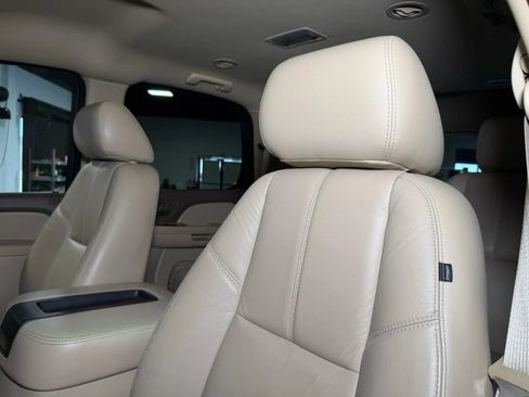 Used 2011 Chevrolet Tahoe LT w/ Luxury Package RWD image 9