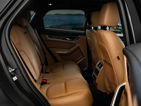 Used 2023 Jaguar F-PACE S image 44